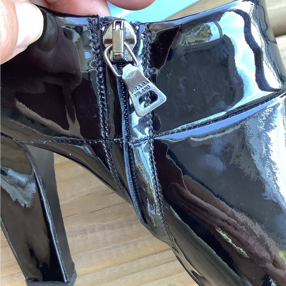 Cute PRADA patent leather booties 🖤🖤 - Picture 12 of 15